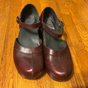 Dansko closed toe sandals